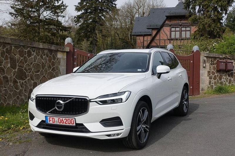 Ice white, solid / solid Gebraucht 2020 Volvo XC60 Momentum SUV | 29.990 € (Fairer Preis) - Bild 1/4