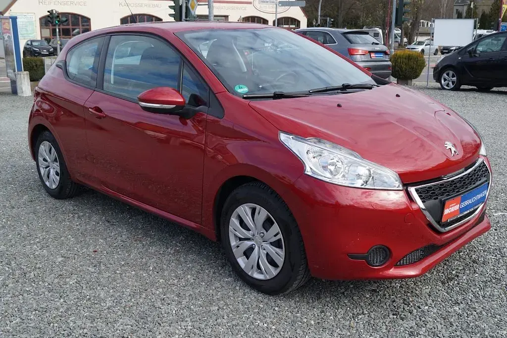 Gebraucht Peugeot 208 Active 82 PS (60 kW) 2014 Rot Kleinwagen