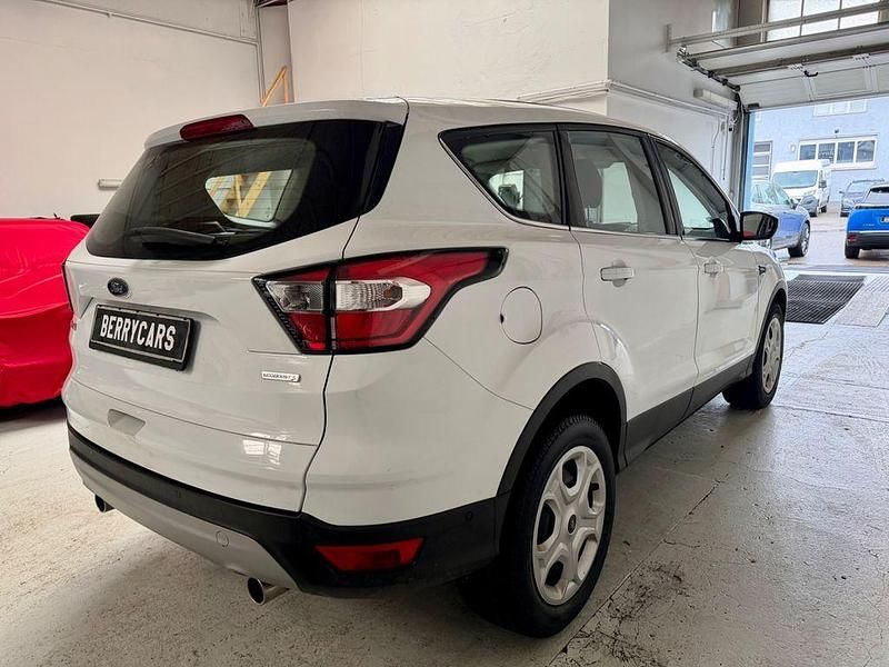 Gebraucht Ford Kuga 120 PS (88 kW) 2018 Weiß SUV