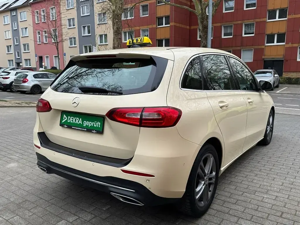 Gebraucht Mercedes B180 116 PS (85 kW) 2020 Gelb Van / Kleinbus