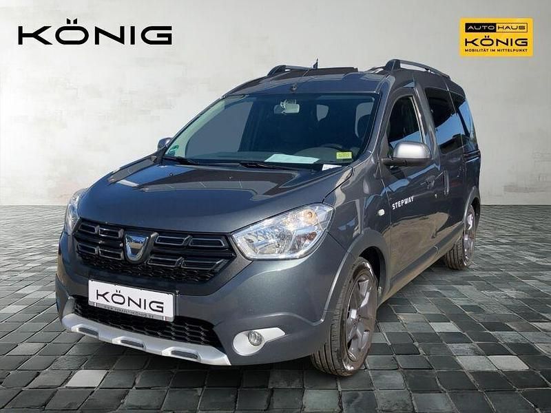 Islandgrau Gebraucht 2017 Dacia Dokker Celebration Van | 12.250 € (Fairer Preis) - Bild 1/4