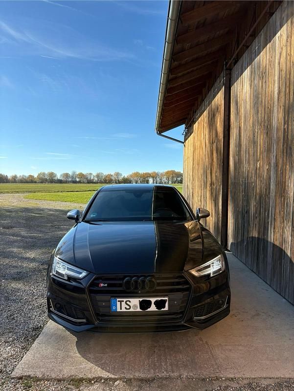 Schwarz Gebraucht 2018 Audi S4 Limousine | 29.900 € (Fairer Preis) - Bild 1/4