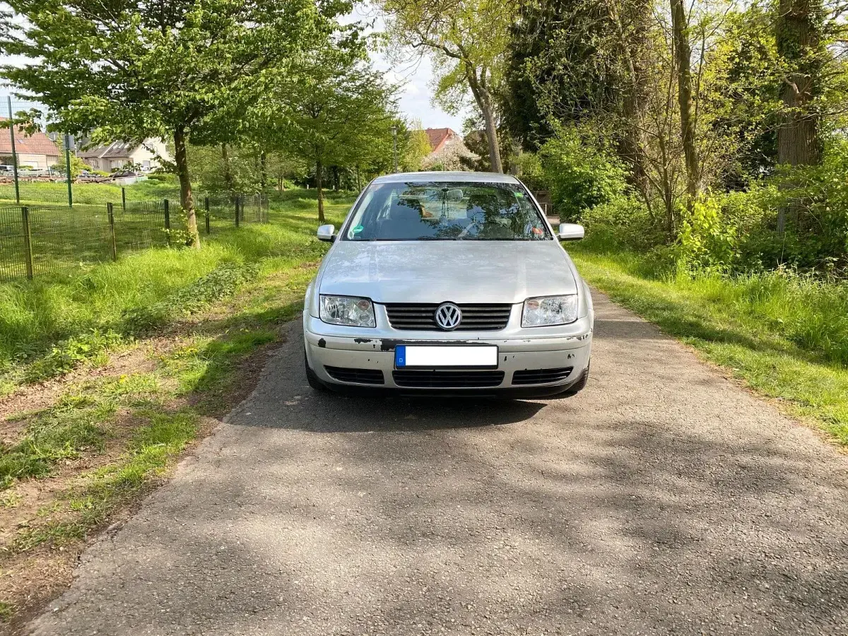 Gebraucht VW Bora Highline 131 PS (96 kW) 2003 Silber Limousine