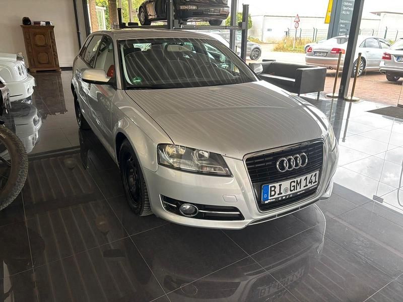 Silber Gebraucht 2011 Audi A3 Sportback Attraction Kleinwagen | 5.900 € (Etwas zu teuer) - Bild 1/4