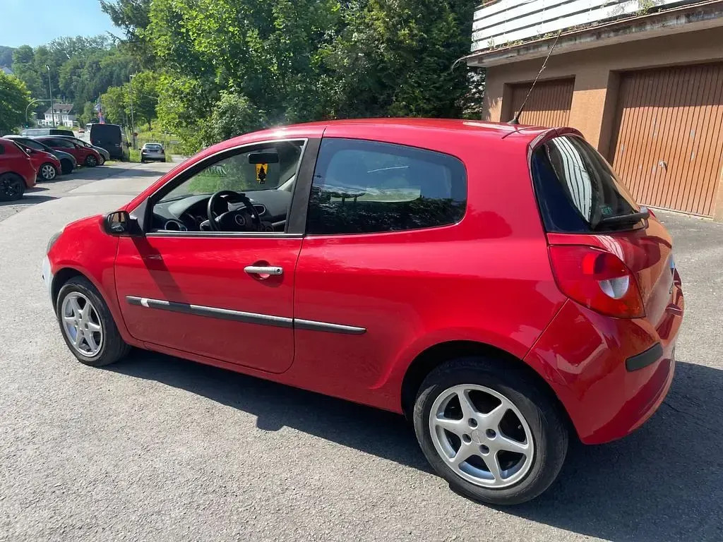 Gebraucht Renault Clio III Dynamique 75 PS (55 kW) 2008 Rot Limousine