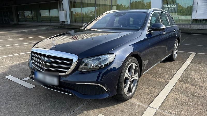 Blau Gebraucht 2017 Mercedes E400 Exclusive Kombi | 29.990 € (Guter Preis) - Bild 1/4