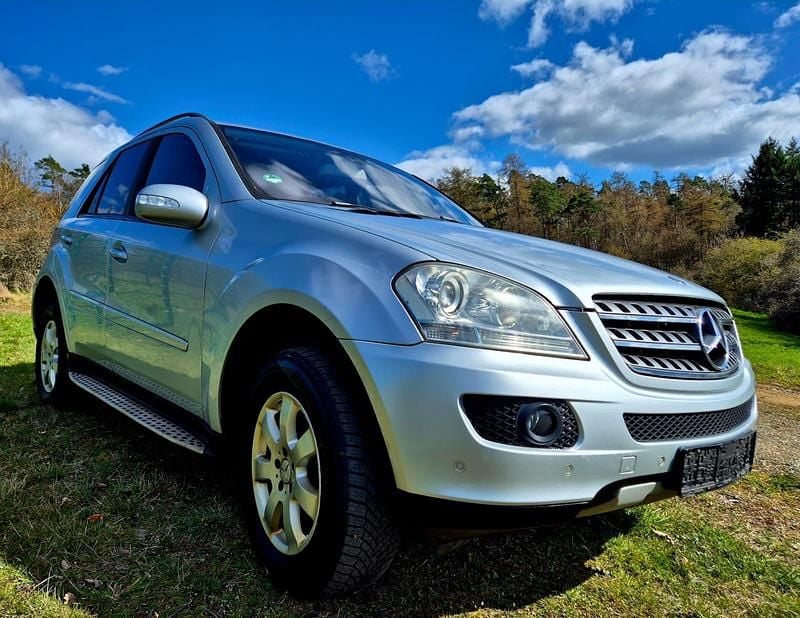 Gebraucht Mercedes ML320 224 PS (164 kW) 2006 Silber SUV
