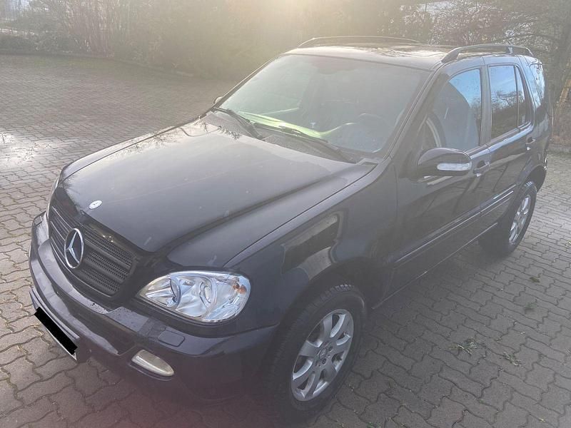 Gebraucht Mercedes ML270 163 PS (119 kW) 2002 Schwarz SUV