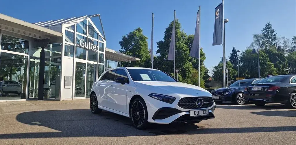 Gebraucht Mercedes A250 AMG line 163 PS (119 kW) 2025 Weiß Limousine