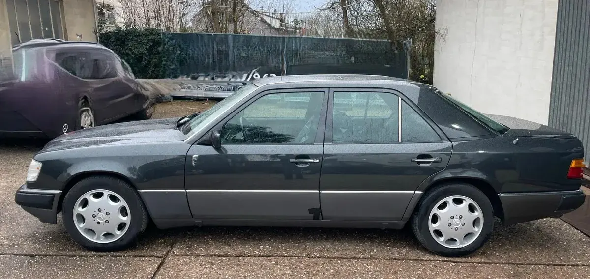 Usata Mercedes E400 279 CV (205 kW) 1994 Grigio Berlina