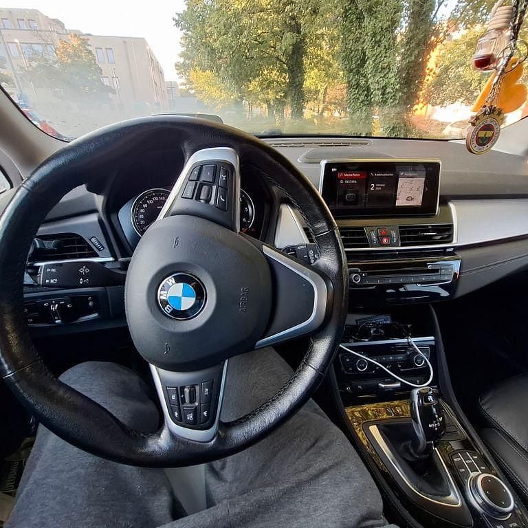 Schwarz Gebraucht 2020 BMW 218 Gran Tourer Van / Kleinbus | 13.800 € (Guter Preis) - Bild 1/4