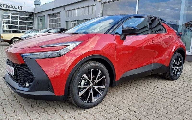 Karminarot Neu 2025 Toyota C-HR Style SUV | 29.460 € (Superpreis) - Bild 1/4