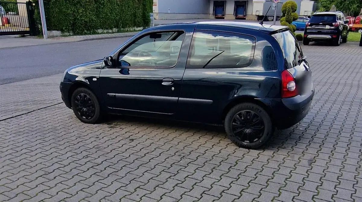 Używany Renault Clio II 75 KM (55 kW) 2004 Andere farben Hatchback