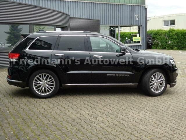 Gebraucht Jeep Grand Cherokee Summit 250 PS (183 kW) 2017 Schwarz metallic SUV