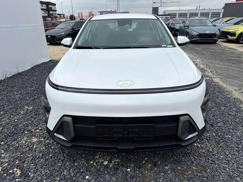 Neu Hyundai Kona Style 99 PS (72 kW) 2025 Weiss saw SUV