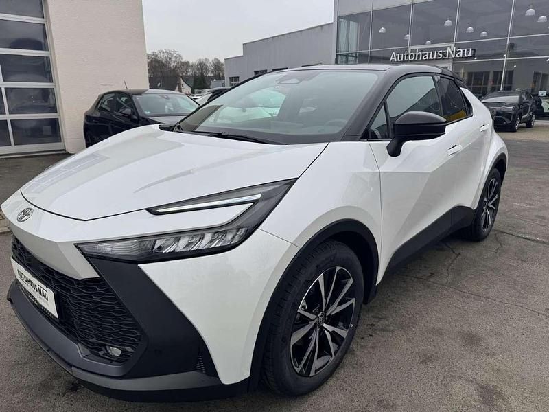 Neu Toyota C-HR 197 PS (144 kW) 2025 Platinum white pearl mc (089)/ SUV