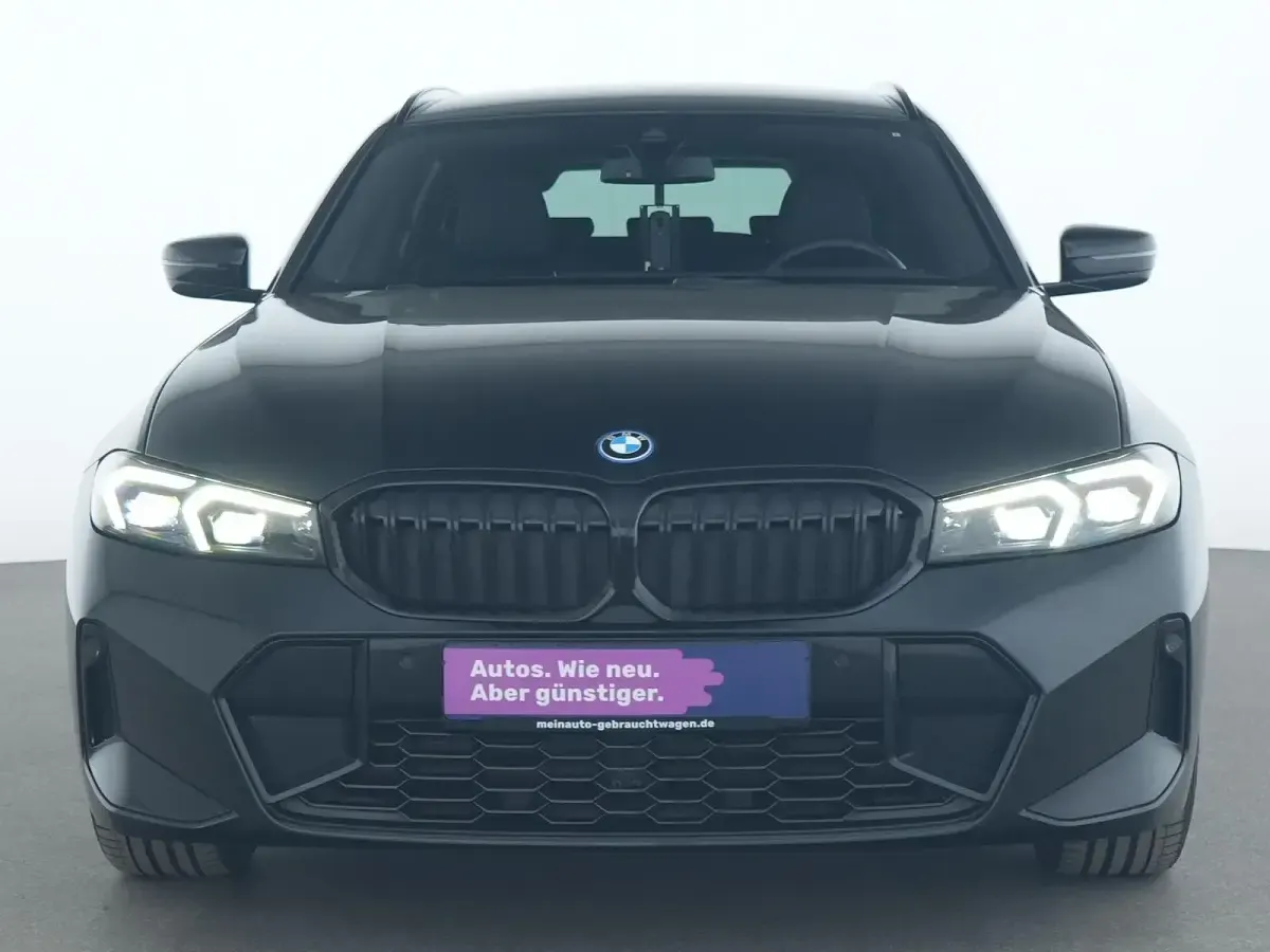 Gebraucht BMW 330e M Sport 292 PS (214 kW) 2023 Black sapphire Limousine