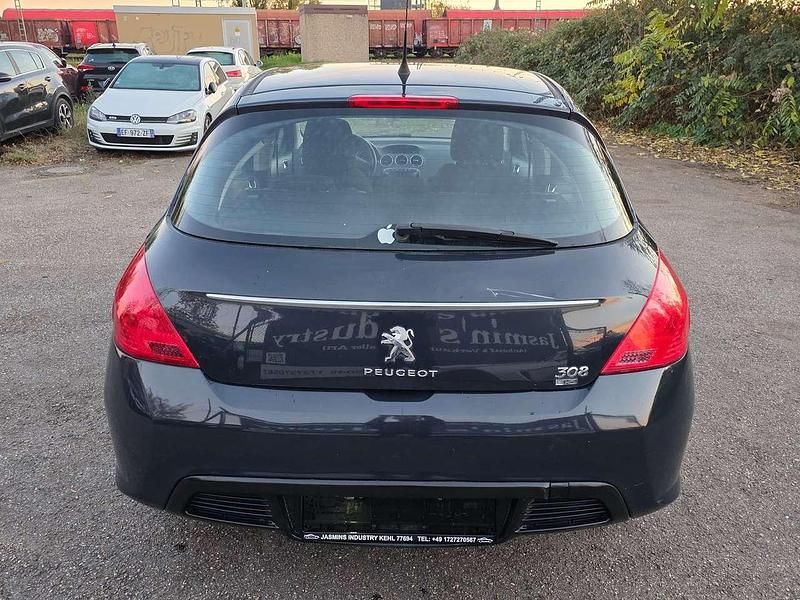 Gebraucht Peugeot 308 Active 111 PS (81 kW) 2012 Blau Limousine