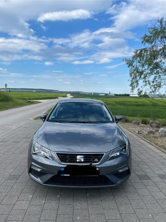 Grau Gebraucht 2018 Seat Leon ST FR Kombi | 13.000 € (Fairer Preis) - Bild 1/4