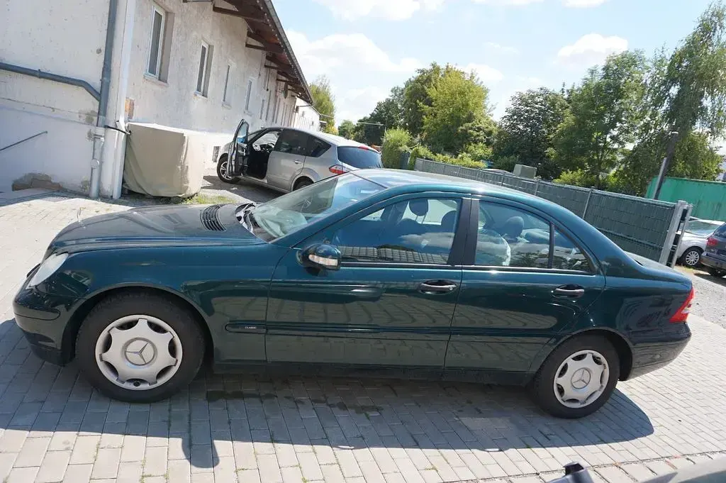 Gebraucht Mercedes C180 Classic 129 PS (94 kW) 2001 Grün Limousine