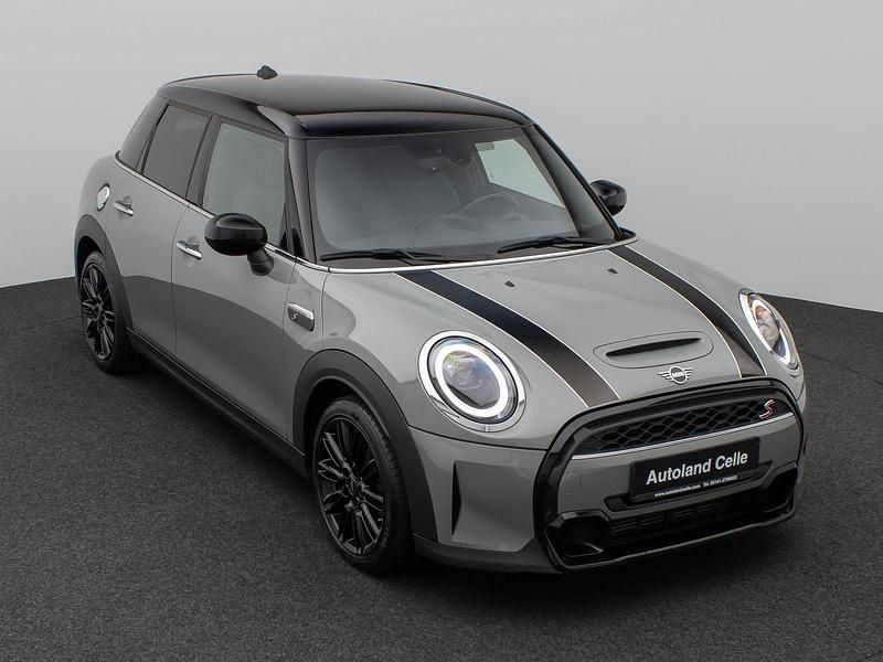 Gebraucht Mini Cooper S Classic 178 PS (130 kW) 2023 Moonwalk grey metallicschwarz Kleinwagen