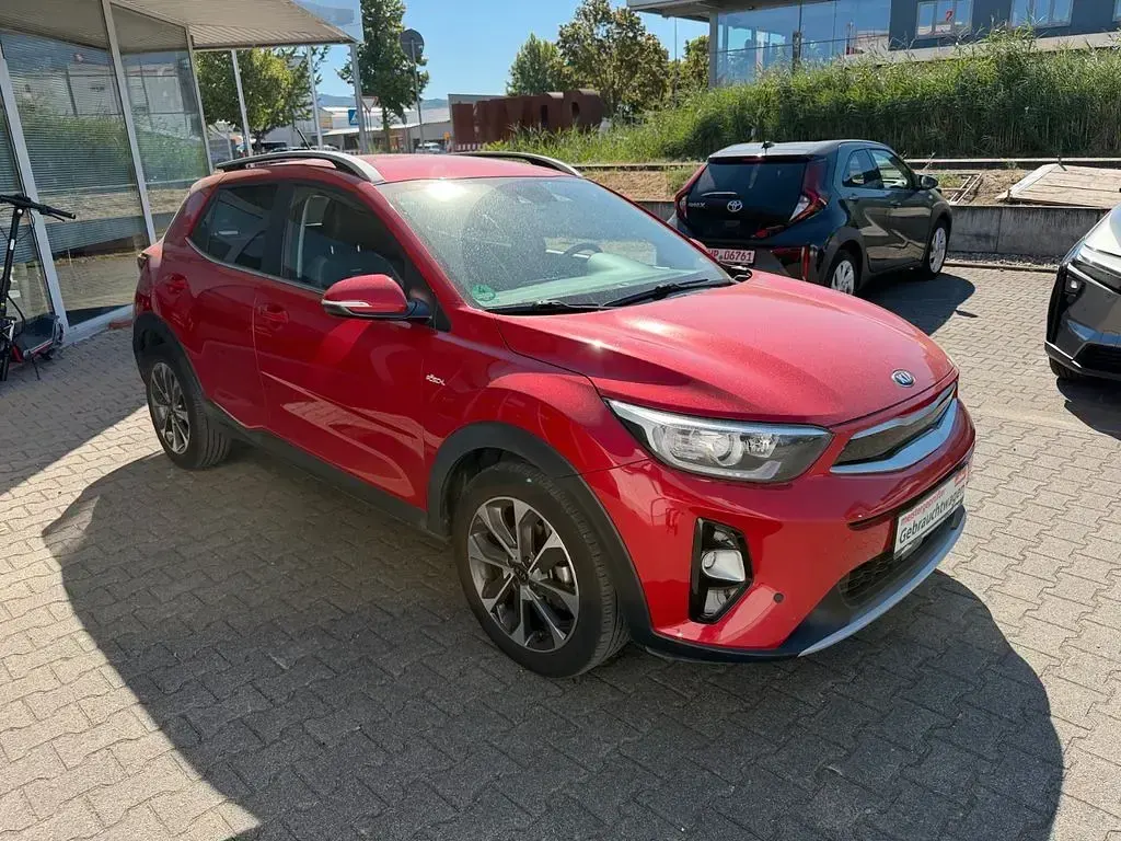 Gebraucht Kia Stonic Spirit 120 PS (88 kW) 2017 Rot SUV