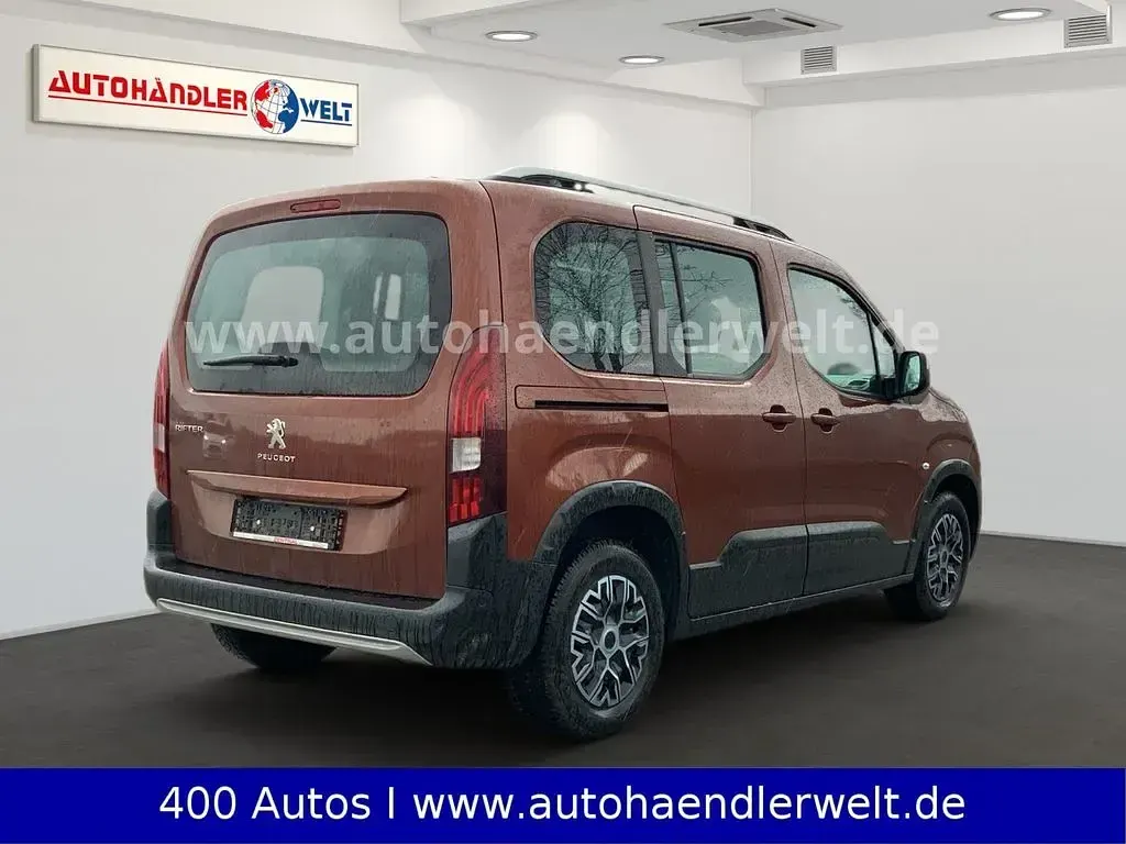Gebraucht Peugeot Rifter 131 PS (96 kW) 2018 Braun Van / Kleinbus