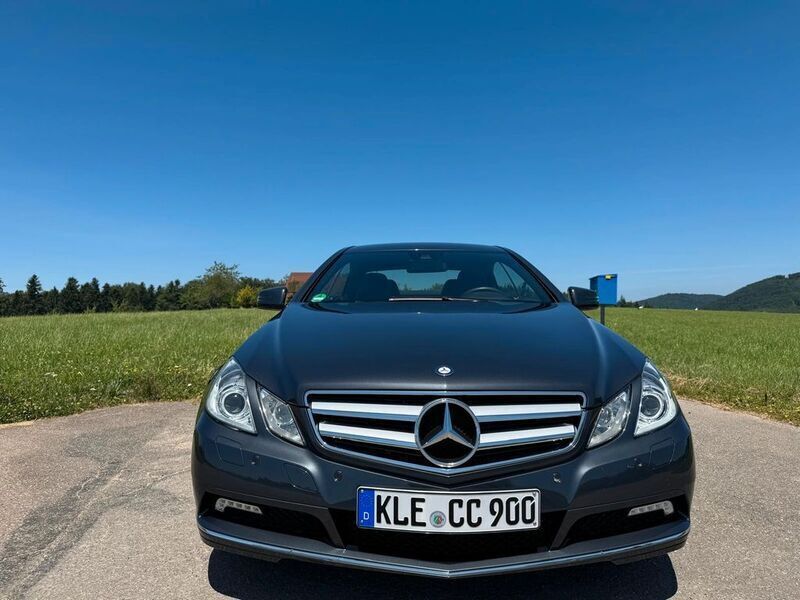 Grau Gebraucht 2011 Mercedes E250 Coupé | 15.400 € (Fairer Preis) - Bild 1/4