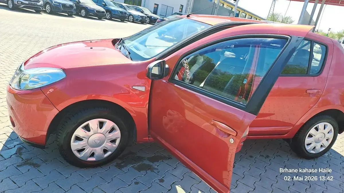 Gebraucht Dacia Sandero 84 PS (61 kW) 2012 Rot Kombi