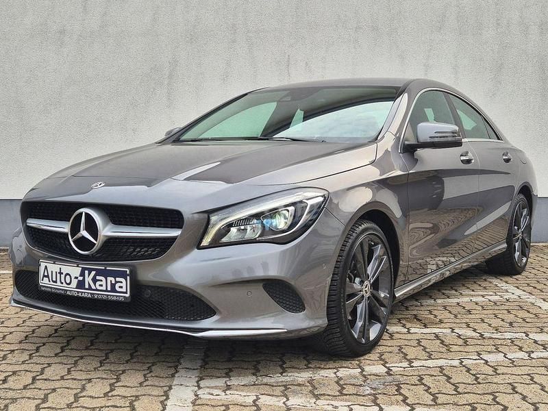 Montaingrau metallic Gebraucht 2017 Mercedes CLA200 Limousine | 18.990 € (Fairer Preis) - Bild 1/4