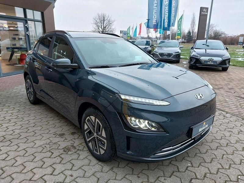 Gebraucht Hyundai Kona Trend 150 kW (204 PS) 2021 Teal blue / met SUV