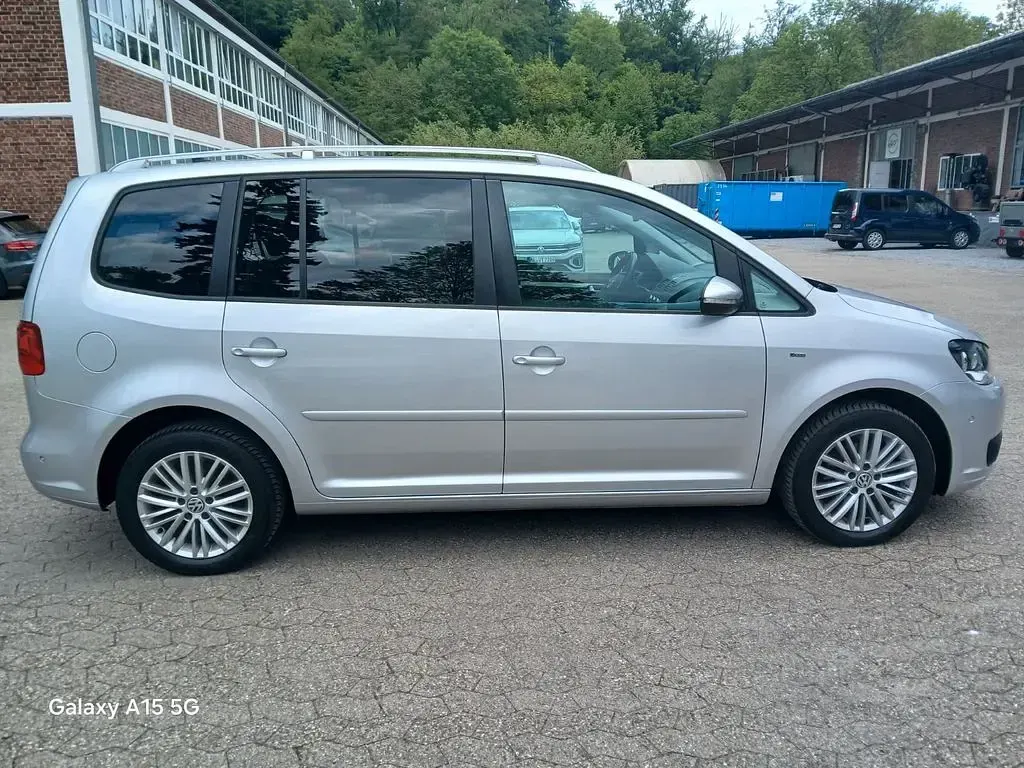 Gebraucht VW Touran Cup 105 PS (77 kW) 2014 Silber Van / Kleinbus