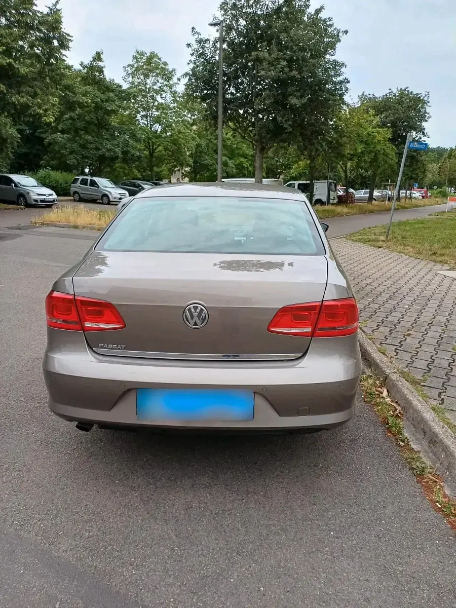 Gebraucht VW Passat 122 PS (89 kW) 2011 Andere farben Limousine