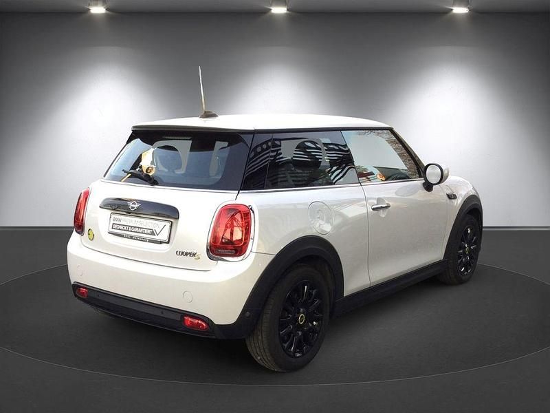 Gebraucht Mini Cooper SE Classic 135 kW (184 PS) 2023 Weiss Kleinwagen