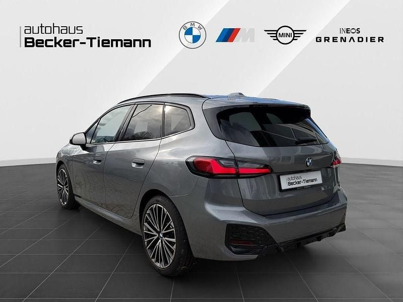 Gebraucht BMW 220 Active Tourer Performance 156 PS (114 kW) 2023 Skyscraper grau Van / Kleinbus