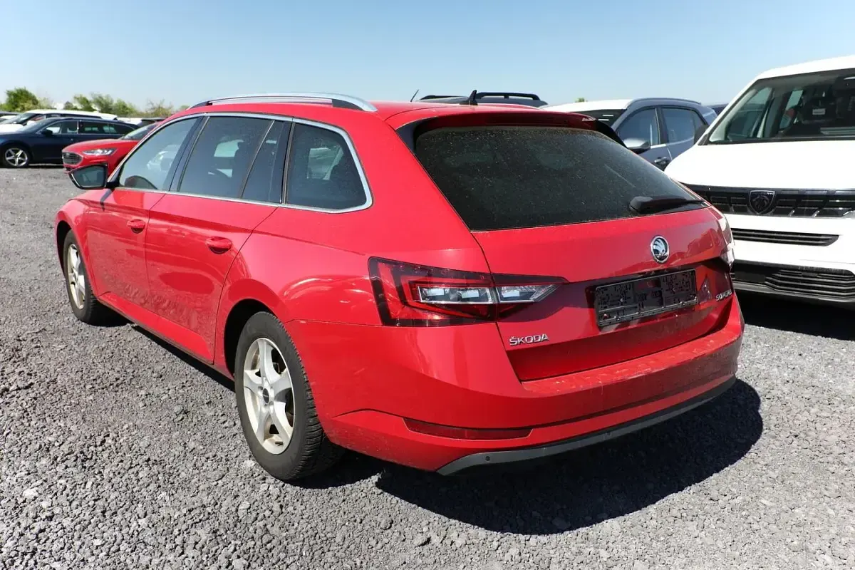 Gebraucht Skoda Superb Premium Edition 150 PS (110 kW) 2019 Velvet red metallic Kombi