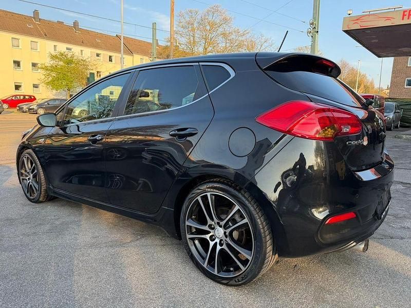 Gebraucht Kia Ceed Platinum 135 PS (99 kW) 2015 Schwarz Kleinwagen