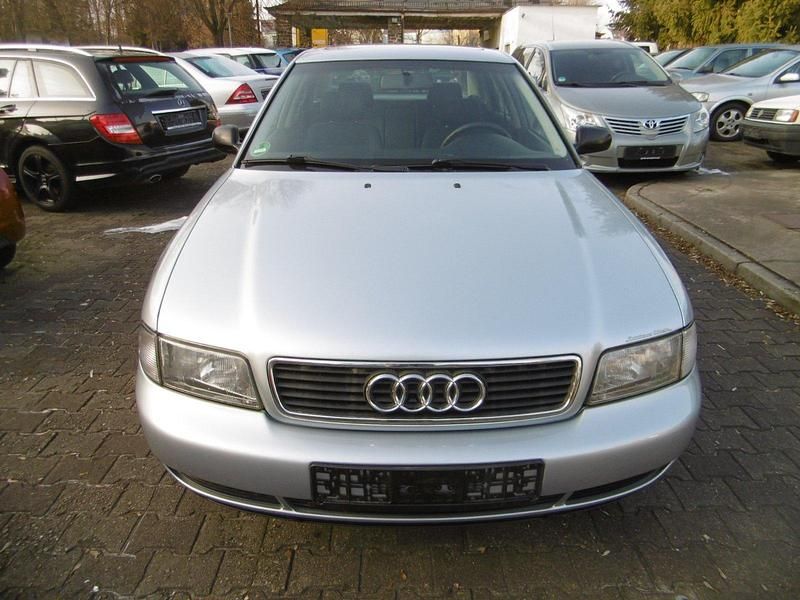 Gebraucht Audi A4 Comfort 101 PS (74 kW) 1995 Silber Limousine