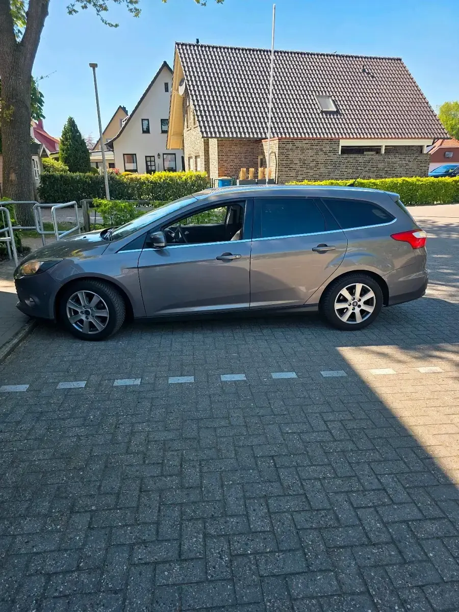 Gebraucht Ford Focus 116 PS (85 kW) 2012 Braun Kombi