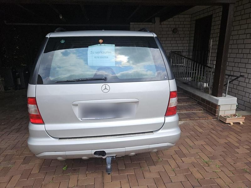 Silber Gebraucht 2001 Mercedes ML270 SUV | 5.000 € - Bild 1/4