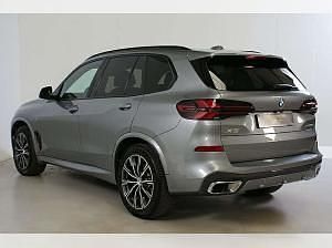 Gebraucht BMW X5 M Sport 298 PS (219 kW) 2025 Grau (skyscraper grau met.) SUV