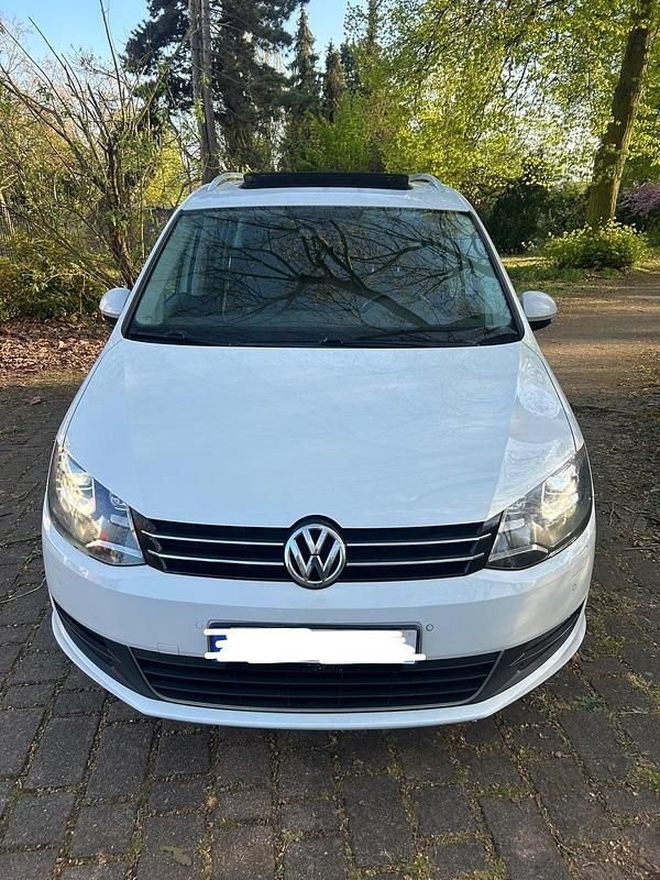 Second-hand VW Sharan 140 CP (102 kW) 2014 Alb Monovolum