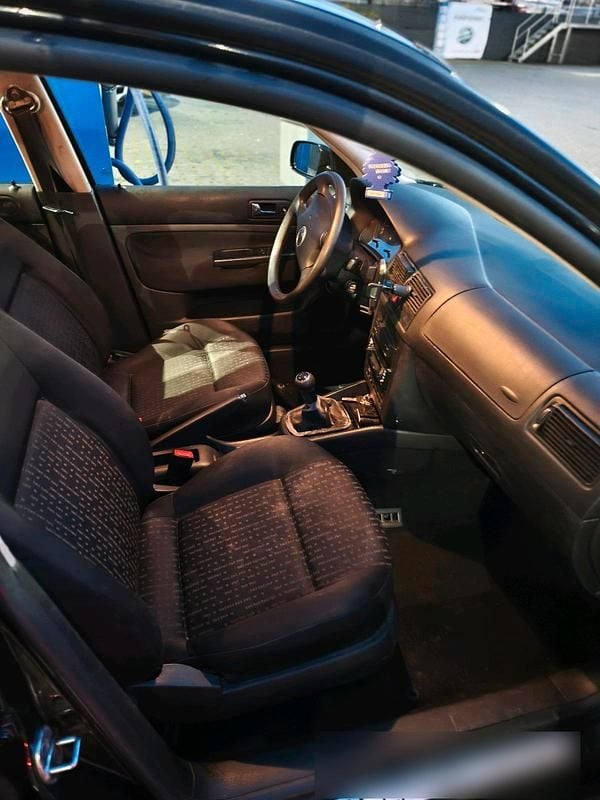 Gebraucht VW Golf IV 75 PS (55 kW) 2002 Schwarz Limousine