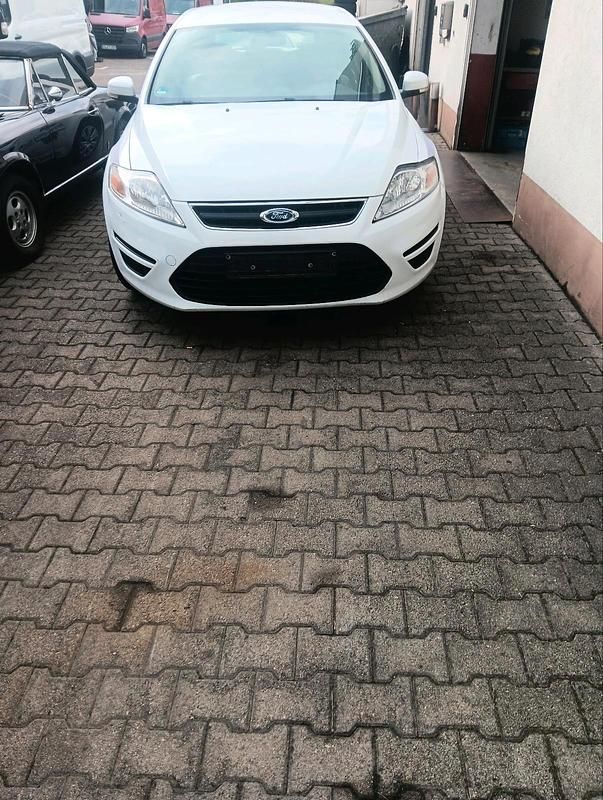 Weiß Gebraucht 2011 Ford Mondeo Kombi | 2.500 € - Bild 1/4