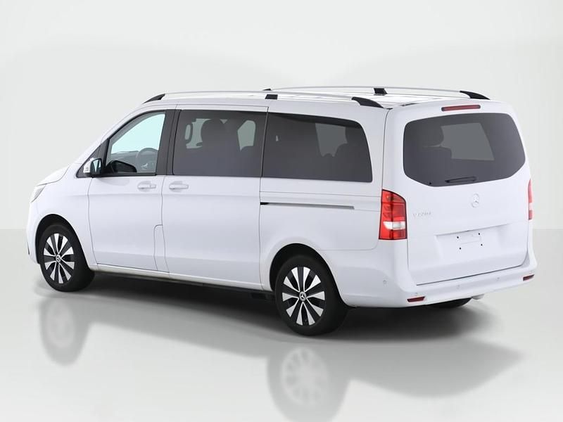 Gebraucht Mercedes V220 163 PS (119 kW) 2024 Weiß Van / Kleinbus