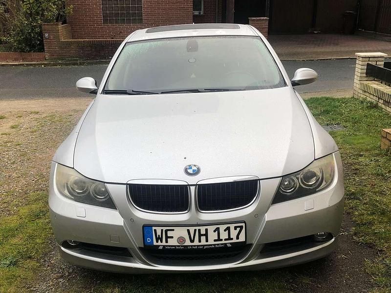 Gebraucht BMW 318 122 PS (89 kW) 2008 Silber Limousine
