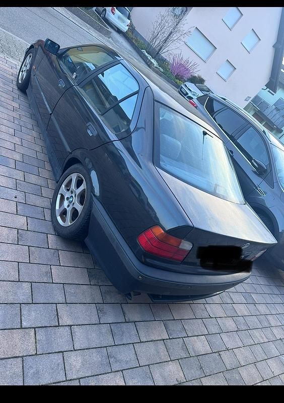 Second-hand BMW 318 Basis 1998 Negru Berlinǎ