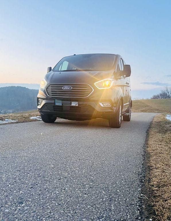 Gebraucht Ford Tourneo 170 PS (125 kW) 2018 Schwarz Van / Kleinbus