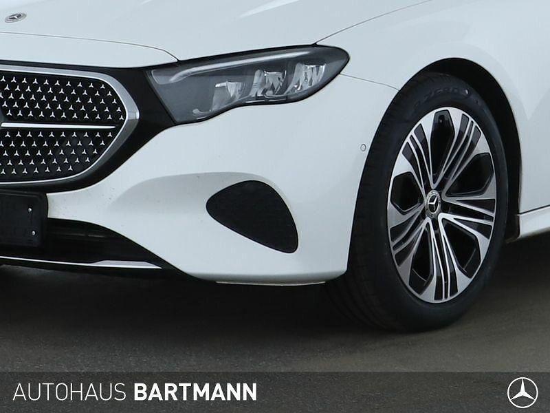 Gebraucht Mercedes E200 Advanced 204 PS (150 kW) 2023 Unilack polarweiß Kombi