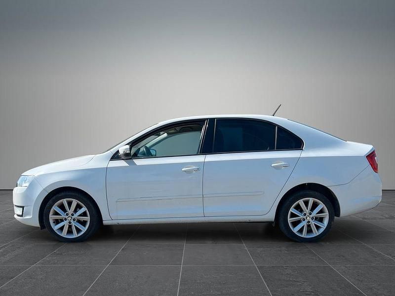Weiß Gebraucht 2016 Skoda Rapid Limousine | 4.000 € - Bild 1/4